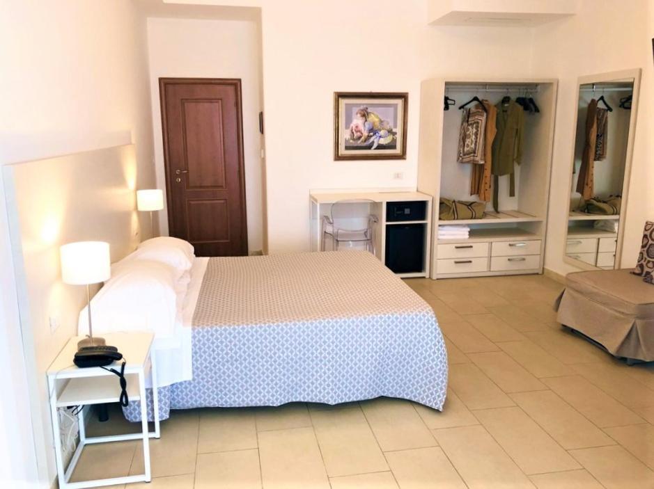 Hotel Villa Eleonora Scauri  Exterior foto