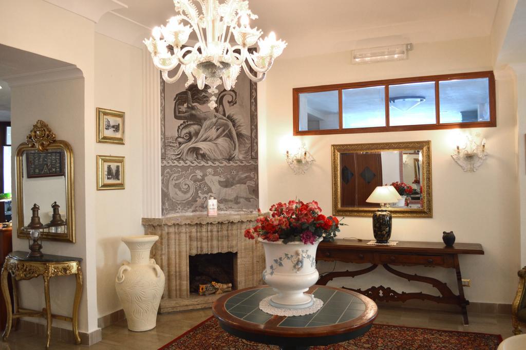 Hotel Villa Eleonora Scauri  Exterior foto