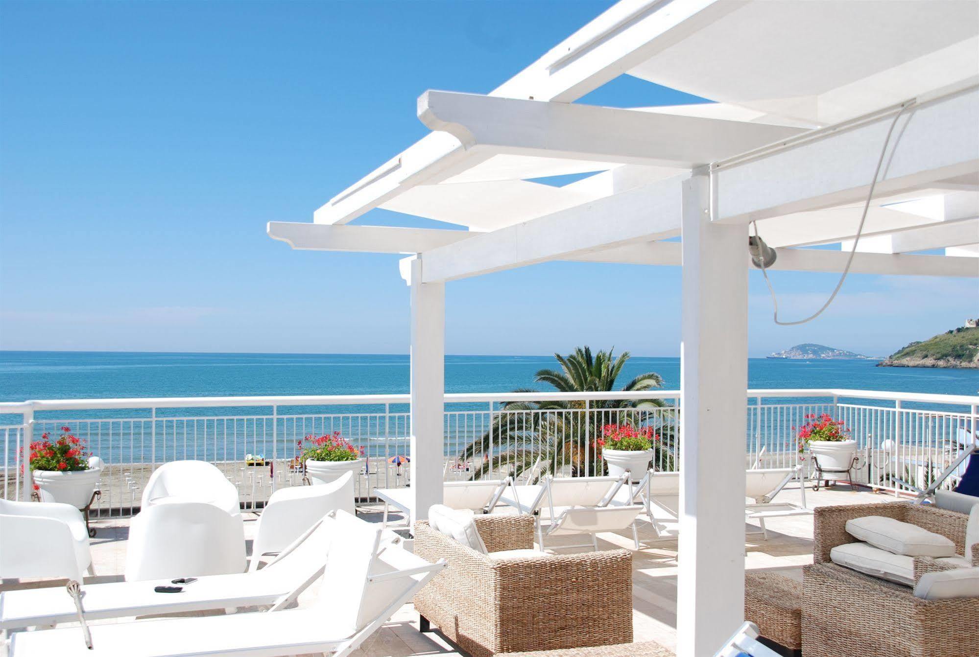 Hotel Villa Eleonora Scauri  Exterior foto