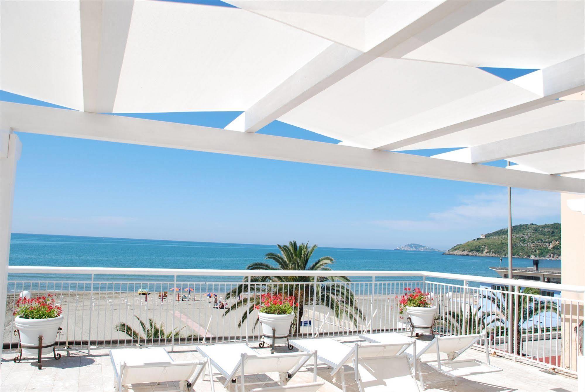 Hotel Villa Eleonora Scauri  Exterior foto