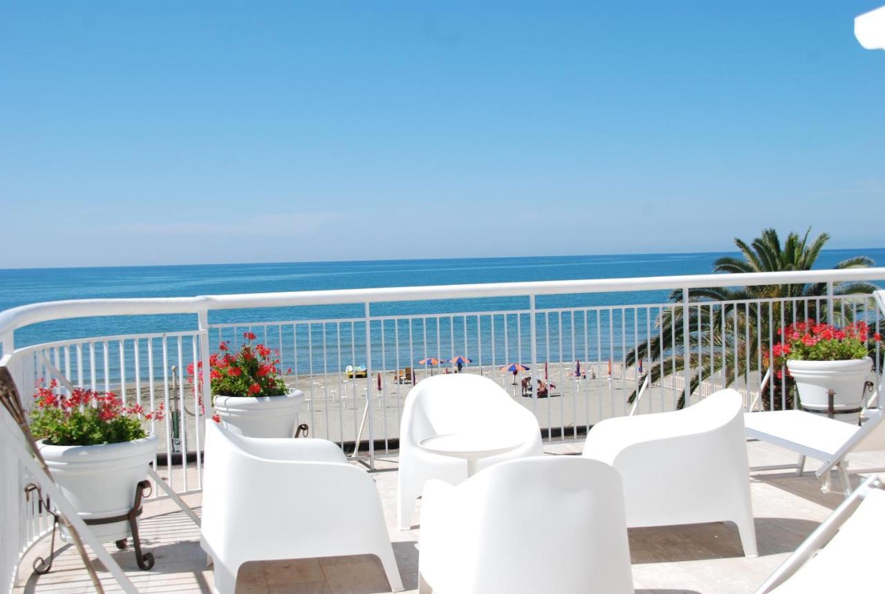 Hotel Villa Eleonora Scauri  Exterior foto